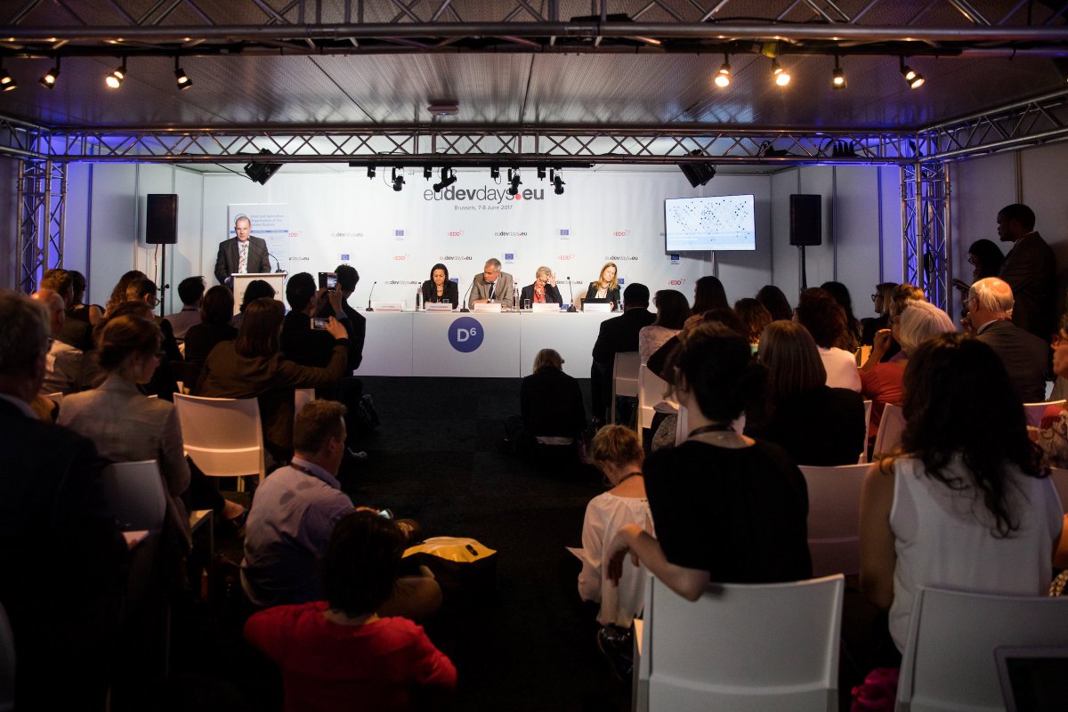 Interpeace_Org's tweet photo. Our Deputy DG, Renée Larivière, participated in #EDD2017 debate on link between conflict & food security issues: https://t.co/lfluLZ2NnE https://t.co/tkqydhZvV1