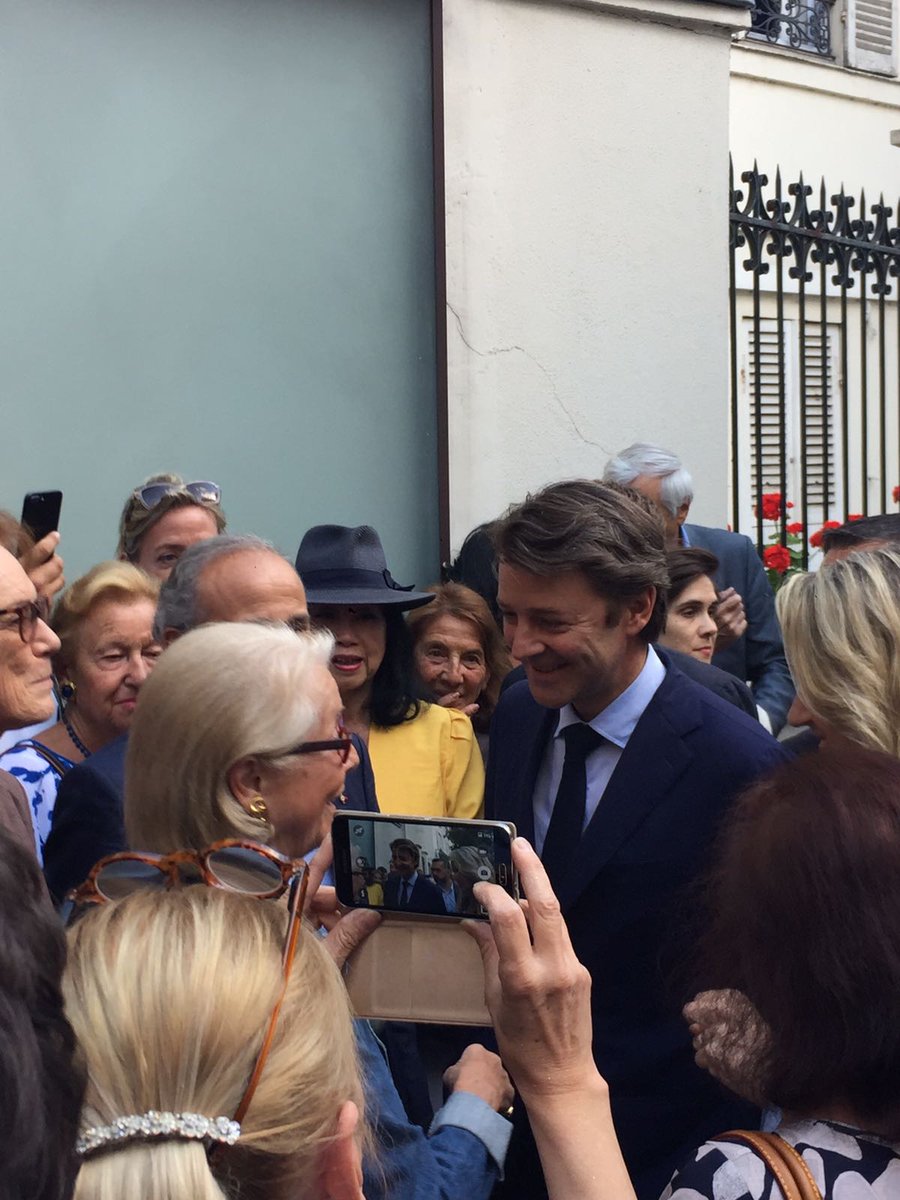 francoisbaroin's tweet photo. À Neuilly ce soir pour soutenir notre candidate dans la 6ème circonscription des Hauts-de-Seine, @ConstanceLeGrip. https://t.co/oYiiiHMMyw