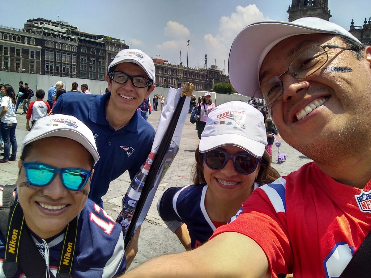 joseanzambranof's tweet photo. Contentos en el gran evento d bienvenida a los #Pats aqui los esperamos @patriotsespanol verdad @patsclubfans #PatsLetsGo #PatriotsEnMexico https://t.co/MTQSIUiCrg