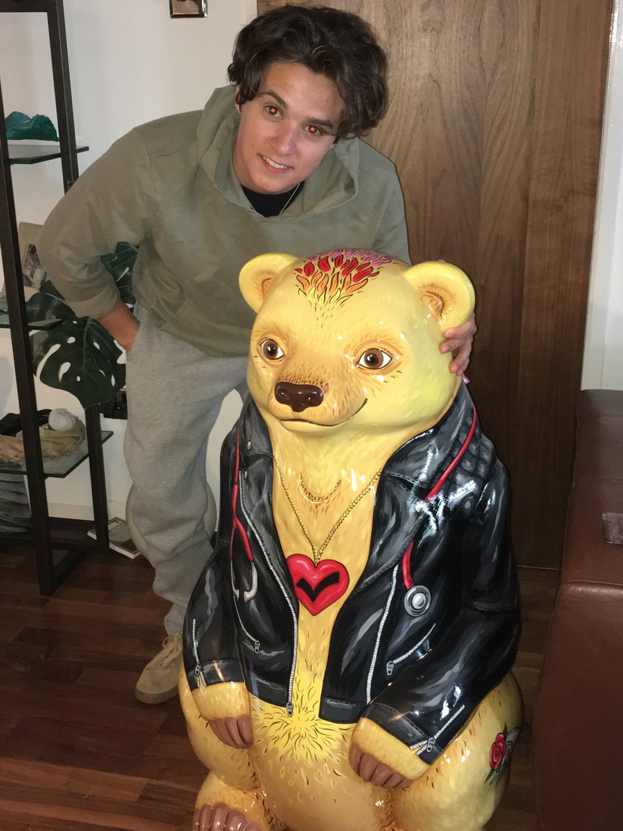 Great to see <a href="/TheVampsBrad/">Bradley Simpson</a> today signing his <a href="/BradleysBearBCH/">Bradley's Bear</a> which he designed with the kids at <a href="/Bham_Childrens/">Bham Children's Hosp 💙</a> for <a href="/TheBigSleuth/">TheBigSleuth</a>
