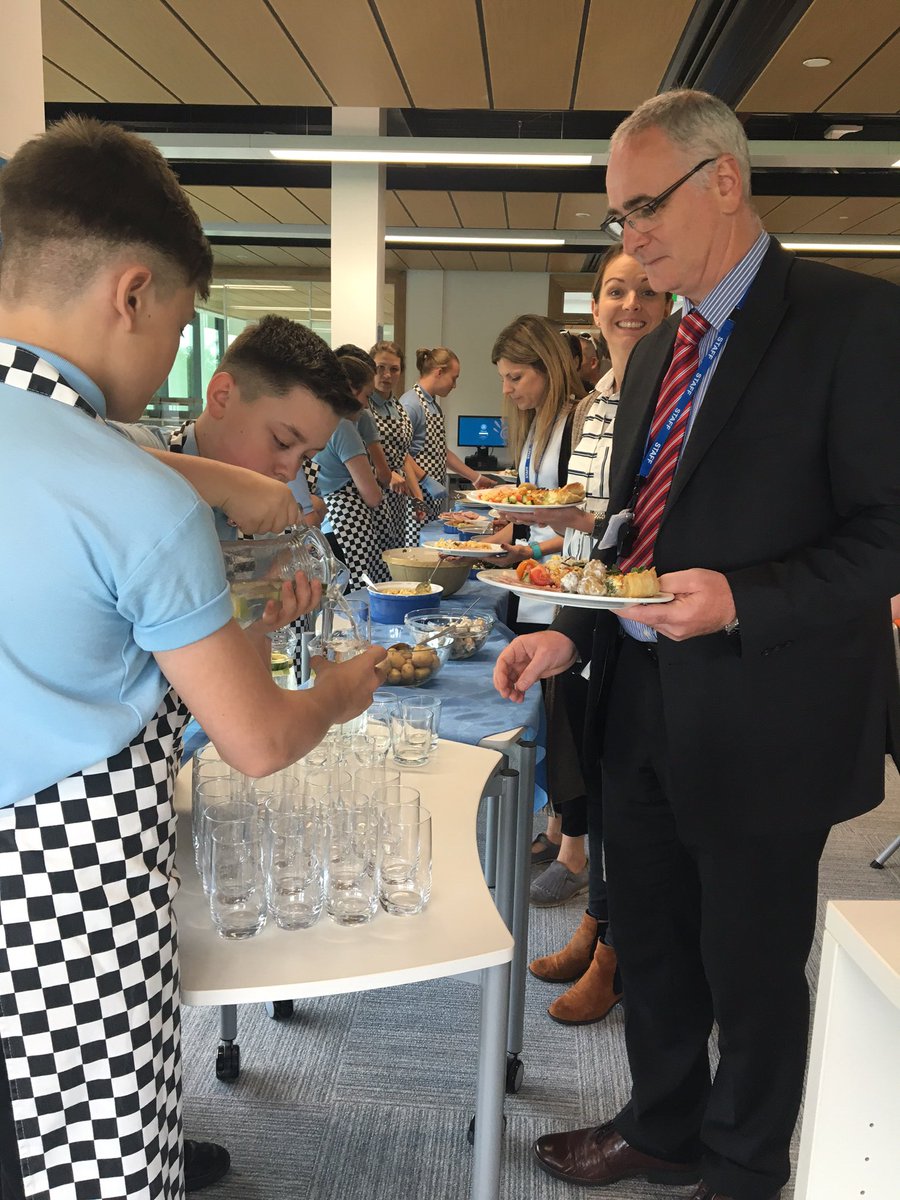 Wythnos Bwyta'n Iach!! 🍴Dosbarth Arlwyo Bl 9 yn creu gwledd ardderchog i staff mewn bore!! #HealthyEatingWeek #BNF