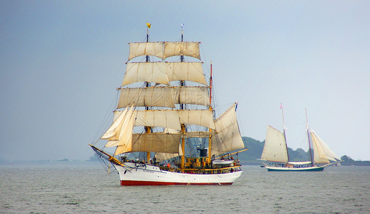 BostonMagazine's tweet image. Make way for Tall Ships—they're cruising into Boston Harbor this weekend: bit.ly/2sl7YdH