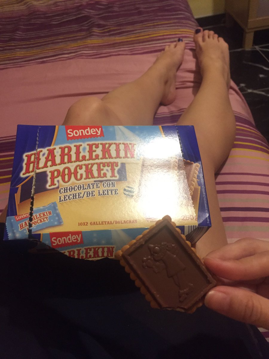 _DianaCR_'s tweet photo. Enganchada a estas galletinas 😛#muyricas #ñammm #mevoyaponergordita #tenéisqueprobarlas #biscuits #elchocolatemeencanta https://t.co/VsYYp7VP7G