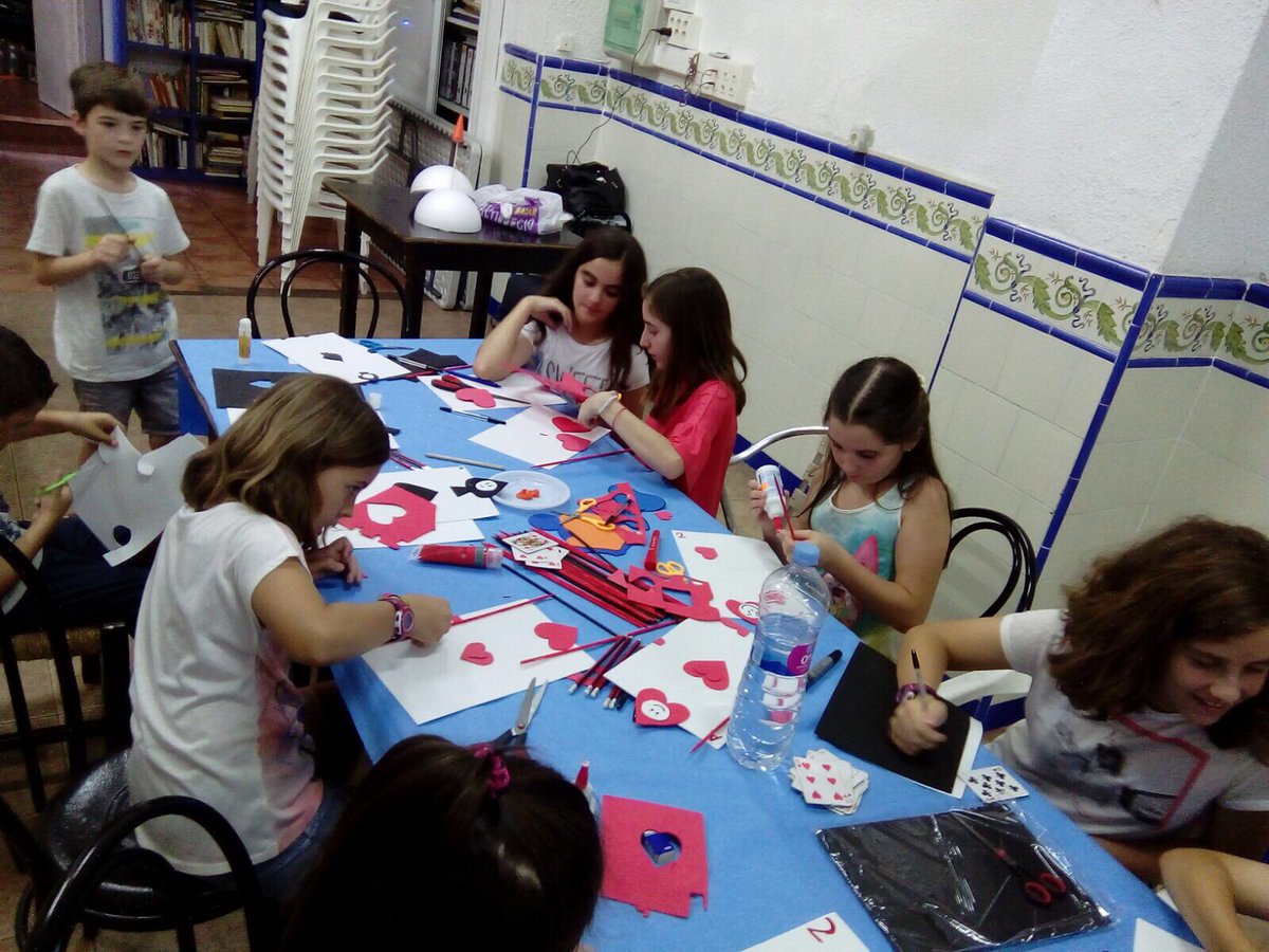 Falla_Segrelles's tweet image. Nuestros infantiles participaron en el TALLER DE SAN JUAN organizado por la Delegación de Infantiles. 
¡Qué ganas de ver la hoguera!
