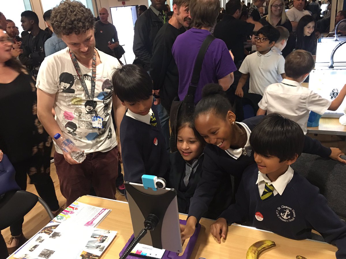 WacArts's tweet photo. @Dragonhall Fantastic event 2nite! Sharing & learning with so many cool YP & super tech teams #TechDay #VR #inclutech #bananadrums https://t.co/Y9mHw5Edmq