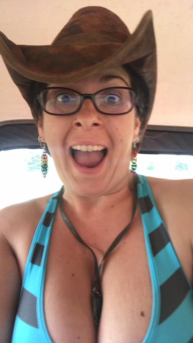 I'm camping! So happy! https://t.co/BkDnV2PvhE