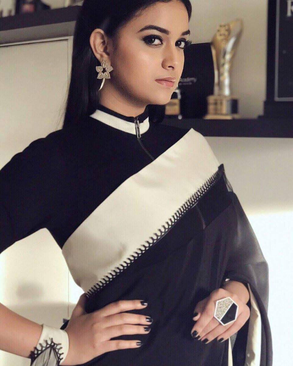 cinibeats1's tweet photo. Princess👌👍💐💐💐💐 Gorgeous looks &amp; Stunning eyes💐💐💐 #KeerthySuresh @KeerthyOfficial https://t.co/lHlPQGRUHT
