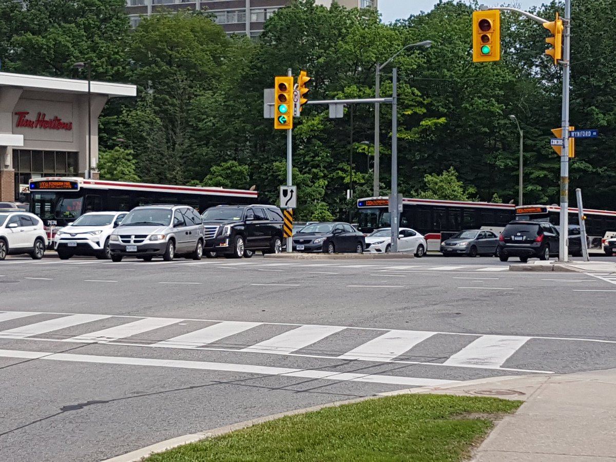 Glad these 100A TTC buses are spread out in a nice timely fashion.