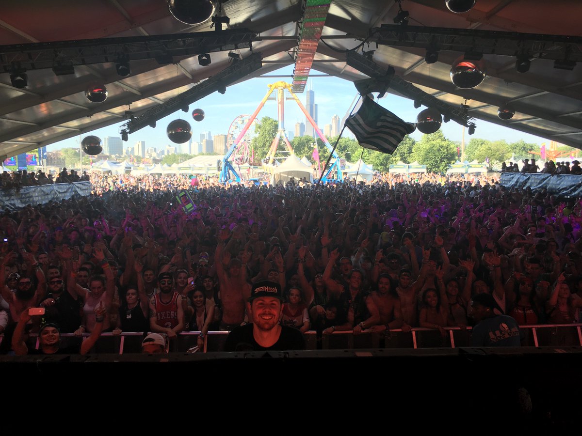 SPAGHEDDY's tweet photo. *peekaboo!* Thank u Chicago I had such a good time with yall ❤️🔥🙌 #SAMF2017 https://t.co/QS9F5l9iXd