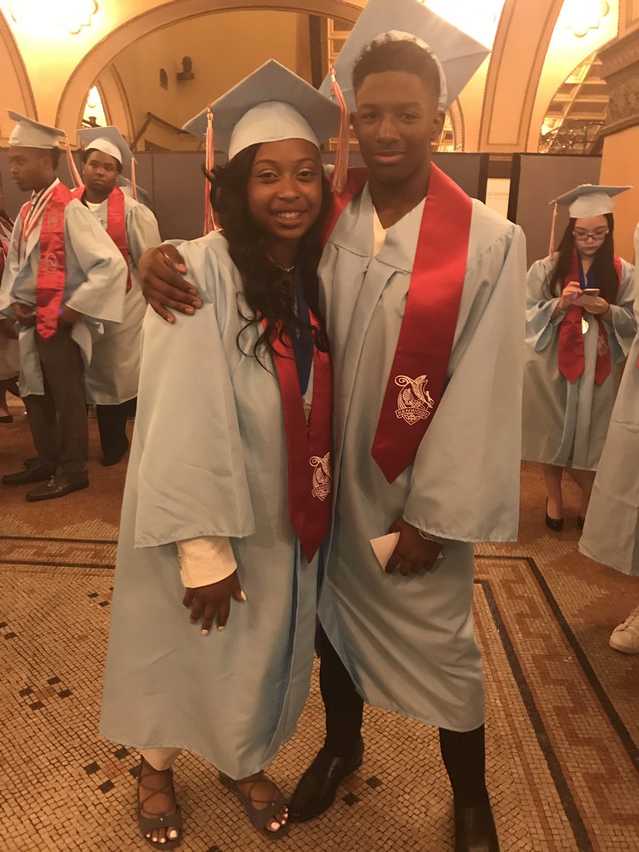 Tndo_deuce2's tweet photo. Graduated today 😈🤘🏾 https://t.co/HSSvh1F22g