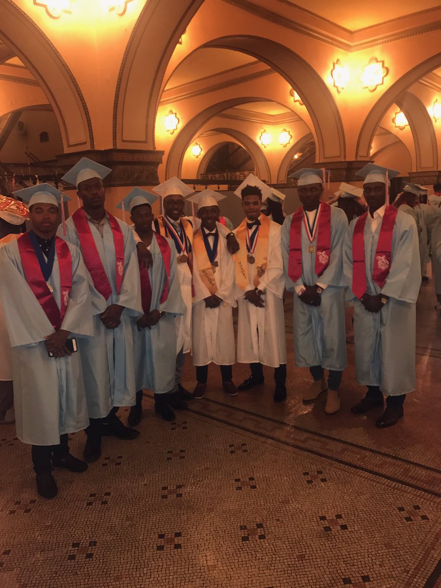 Tndo_deuce2's tweet photo. Graduated today 😈🤘🏾 https://t.co/HSSvh1F22g