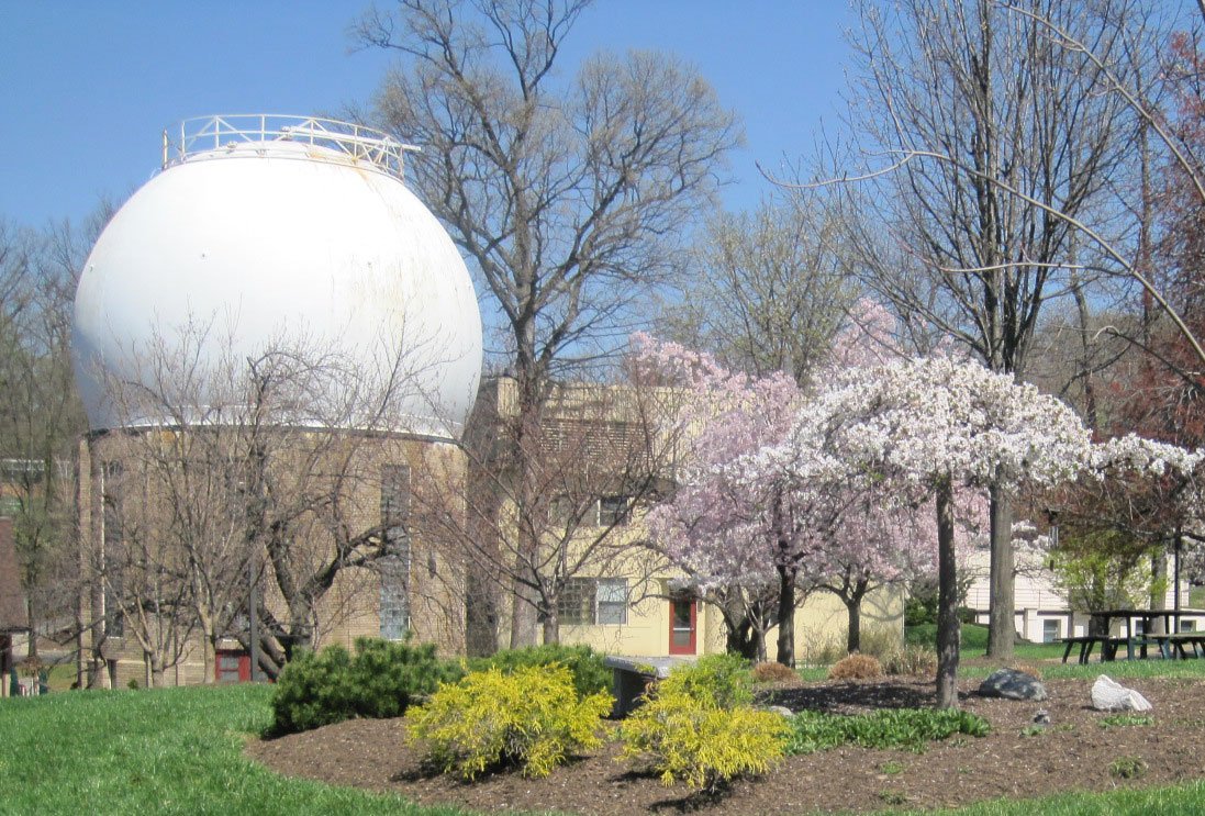 Want to see a diamond anvil that simulates Earth's inside? Join our tour of <a href="/carnegiescience/">Carnegie Science</a> labs this Sat 6/17! ow.ly/M3hZ30cwZBU