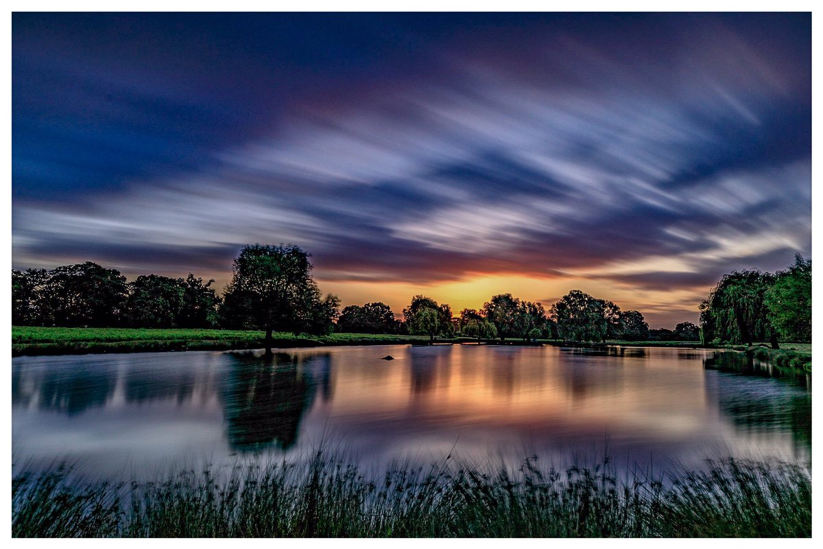 David_Photos_UK's tweet photo. This morning's sunrise in #bushypark #stormhour @Teddington_Town https://t.co/4mvYakVwVH