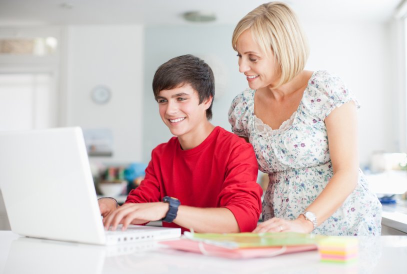 Взрослая тетя с молодым. Pippelipoika elisabeth. Женщины соблазняют молодых. Несовершеннолетний сын с мамкой. Сын с тетей занимаются.