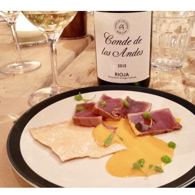 BlogHedonista's tweet photo. #tataki de #atun rojo con #salmorejo acompañado de #condedelosandes #blanco 2013 #viura #cena maridada en #quillobar organizacion #idyllica https://t.co/2C5mwvkW6a