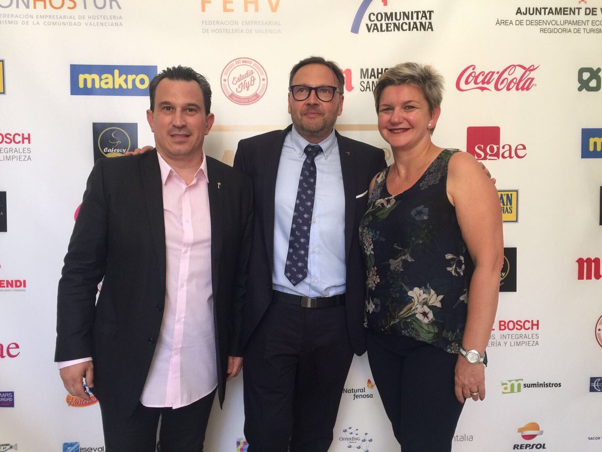 VictorPerezVlc's tweet photo. #fehv #felicidades #40anv #turismo #hosteleria #empresario #👍🔝👏 #avt #MediterraneoEnVivo  #fotur #prodj https://t.co/8DqP562NNS