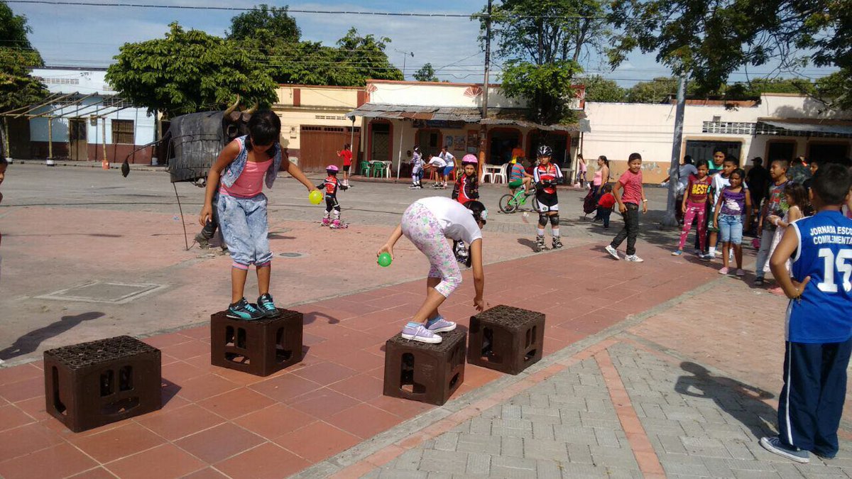gobertolima's tweet photo. Fue todo un éxito el festival deportivo y cultural del #Espinal que realizamos a través de los monitores de @IndeportesTol https://t.co/Ut0vCR9lW3