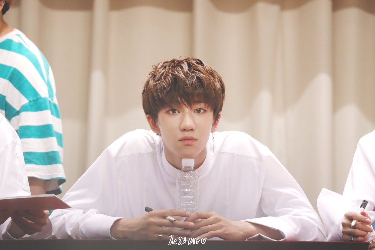the8pics's tweet photo. 170610 THE8 @ Yongsan Fansign
cr. Date The8
 #디에잇 #세븐틴 #THE8 #SEVENTEEN https://t.co/NA7Q6GGFNk
