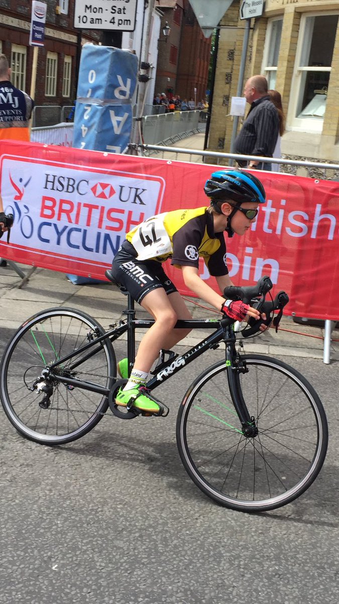 DaveWMorgan's tweet photo. @frogbikes racing the Under 10's @WinchCrit .........@BritishCycling @HSBC_UK @SolentPirates @BMCProTeam https://t.co/KXtWqKbOVK