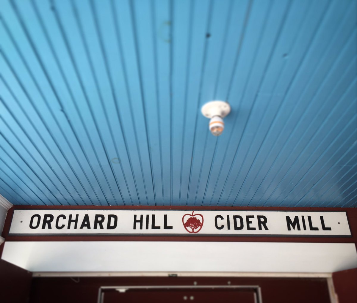 EricLewandowski's tweet photo. Nice barrel tapping @soonsorchards @Orchardhillnyc @ciderweekny #cider #hardcider #craftcider #ciderweekhv #hudsonvalley https://t.co/8ERYHTCjCv