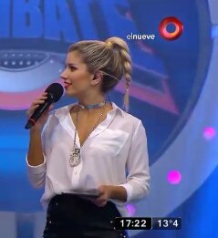 SweetLaurita_'s tweet photo. Cada día más linda🎤💛 https://t.co/s5JGqd5kLo