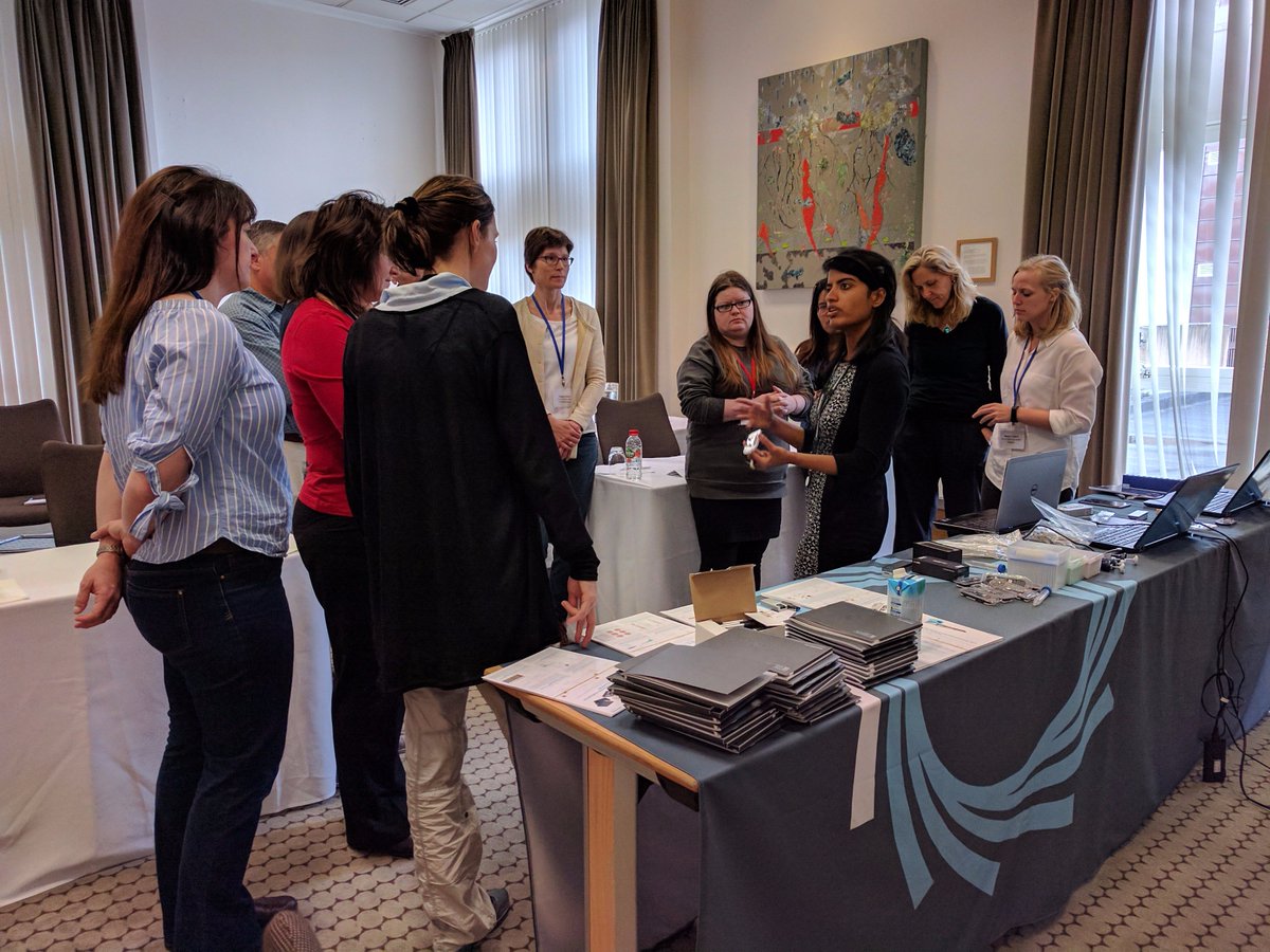 SWFS3's tweet image. #SWFS2017 #fieldtesting techniques workshop, Oxford Nanopore showcase the MinION, palm size tiny kit can sequence #genomes #future #NGS