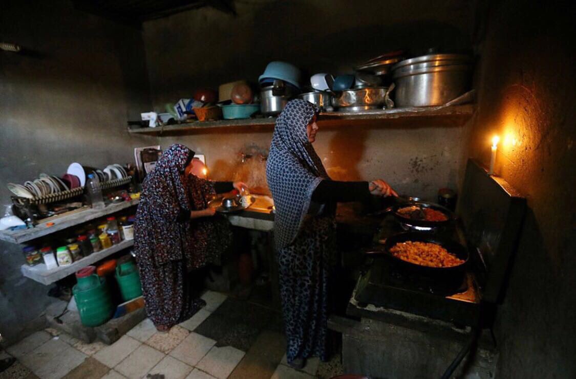 ClaraTyler777's tweet photo. En plus du blocus Israël réduit la fourniture d'électricité vers Gaza en plein ramadan
4 h de lumière par jour
#isreaHell
#BoycottIsrael https://t.co/bAPiub4CGP