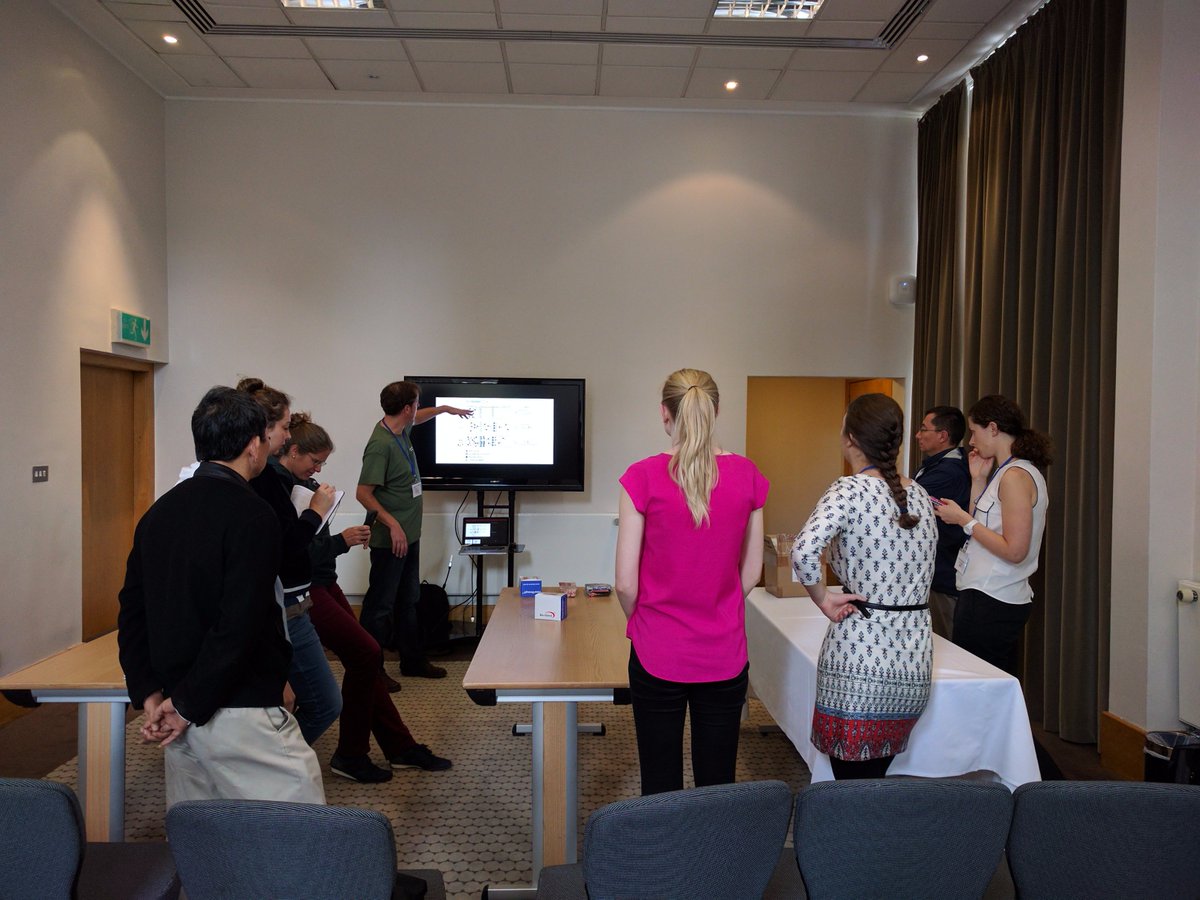 SWFS3's tweet image. #SWFS2017 #fieldtesting techniques workshop, Rob Ogden presents #speciesidentification test for £1 #immunoassay #wildlifeforensics #SWFS2017
