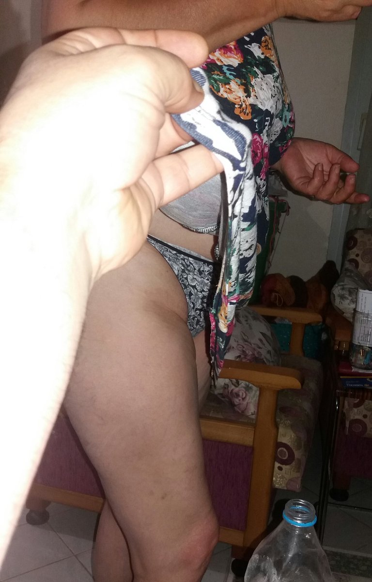 Bu gece çok neşeliyiz. Herkesi bu sefer ben öpüyorum. Tabii cinsiyet ayırmadan 😉👄👄👄👄