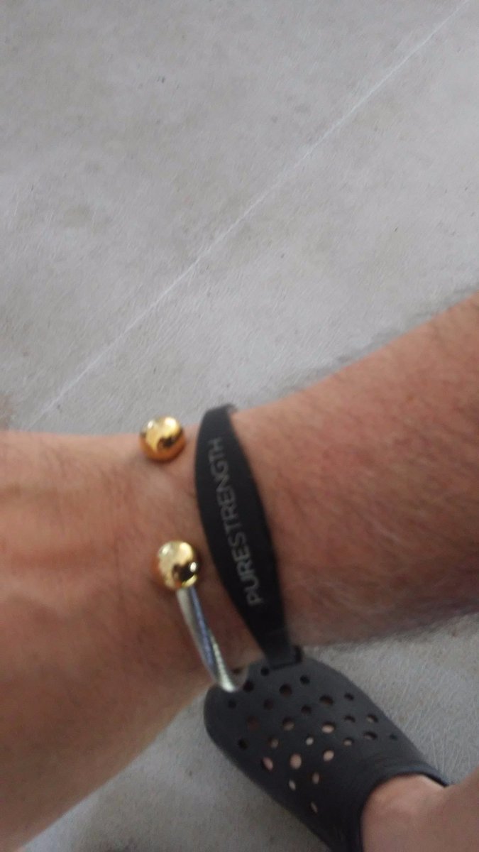 SuburbanCowboy7's tweet photo. My @endvrhealth #PureStrength hologram bracelet and my #QRay magnetic bracelet #health #balance https://t.co/LsgAMslw4r