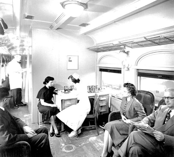 atornetta's tweet photo. Throughout the years, #RedCross bloodmobiles have changed, but their mission has stayed the same #RedCr https://t.co/RXdlh80qRB #RedCrosser https://t.co/SF6ve0FCDr