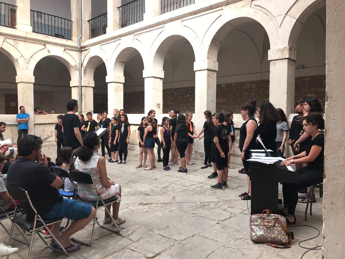 CeipPons's tweet photo. Y el coro del cole despide el curso junto al coro de la @UniMusicalLerma https://t.co/mX2gkYfZdI