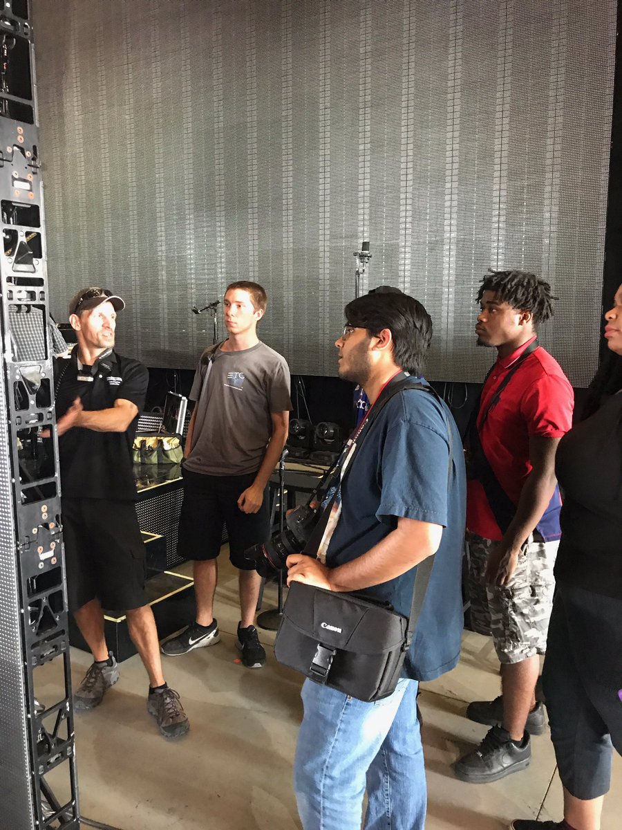 Ready for a tweetstorm? <a href="/CCEDoh/">CareerConnectED</a> kids backstage #DarknessAndLightTour <a href="/WeAreLRNG/">LRNG</a> thanks to <a href="/scsdoh/">SCSD Schools</a> alumnus <a href="/johnlegend/">John Legend</a> and his selfless crew