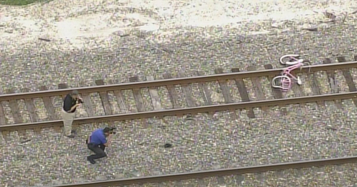 #UPDATE 4 trains now stopped due to pedestrian accident in Fort Lauderdale bit.ly/2sgXM4Y https://t.co/tb2ZWHJ5JS