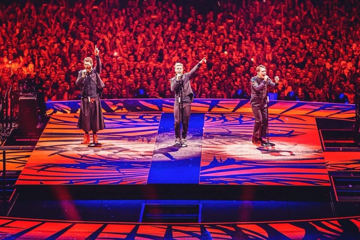 GaryBarlow's tweet photo. That's it ! 6 wonderful nights at londons o2 ! Loved it ! Thank you #wonderlandlive https://t.co/XcQ432oJfH