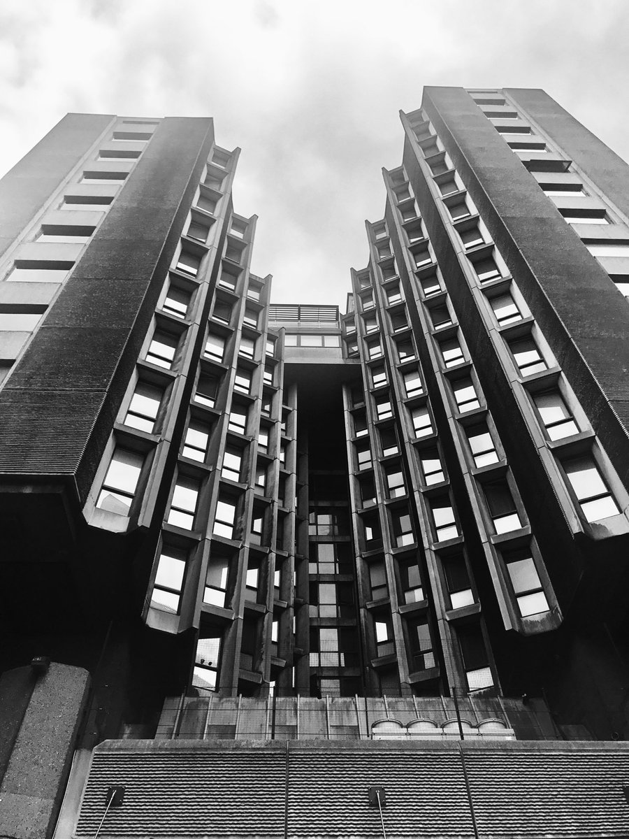 PropManLDN's tweet photo. St Giles Hotel ❤️
#Bloomsbury #concrete #architecture #elsworthsykes #brutalism #london #centralymca https://t.co/PtbpOFYwob