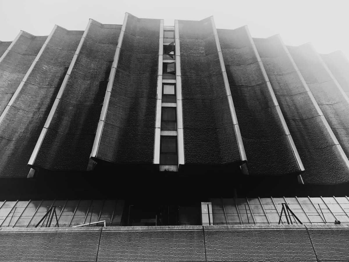 PropManLDN's tweet photo. St Giles Hotel ❤️
#Bloomsbury #concrete #architecture #elsworthsykes #brutalism #london #centralymca https://t.co/PtbpOFYwob