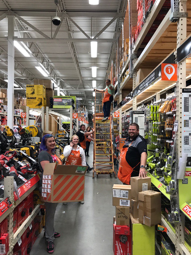lauracook131's tweet photo. Packdown party in Portable Power! #THD2820 #hardwarerocks #DSproductivity https://t.co/SELdMUUGN7