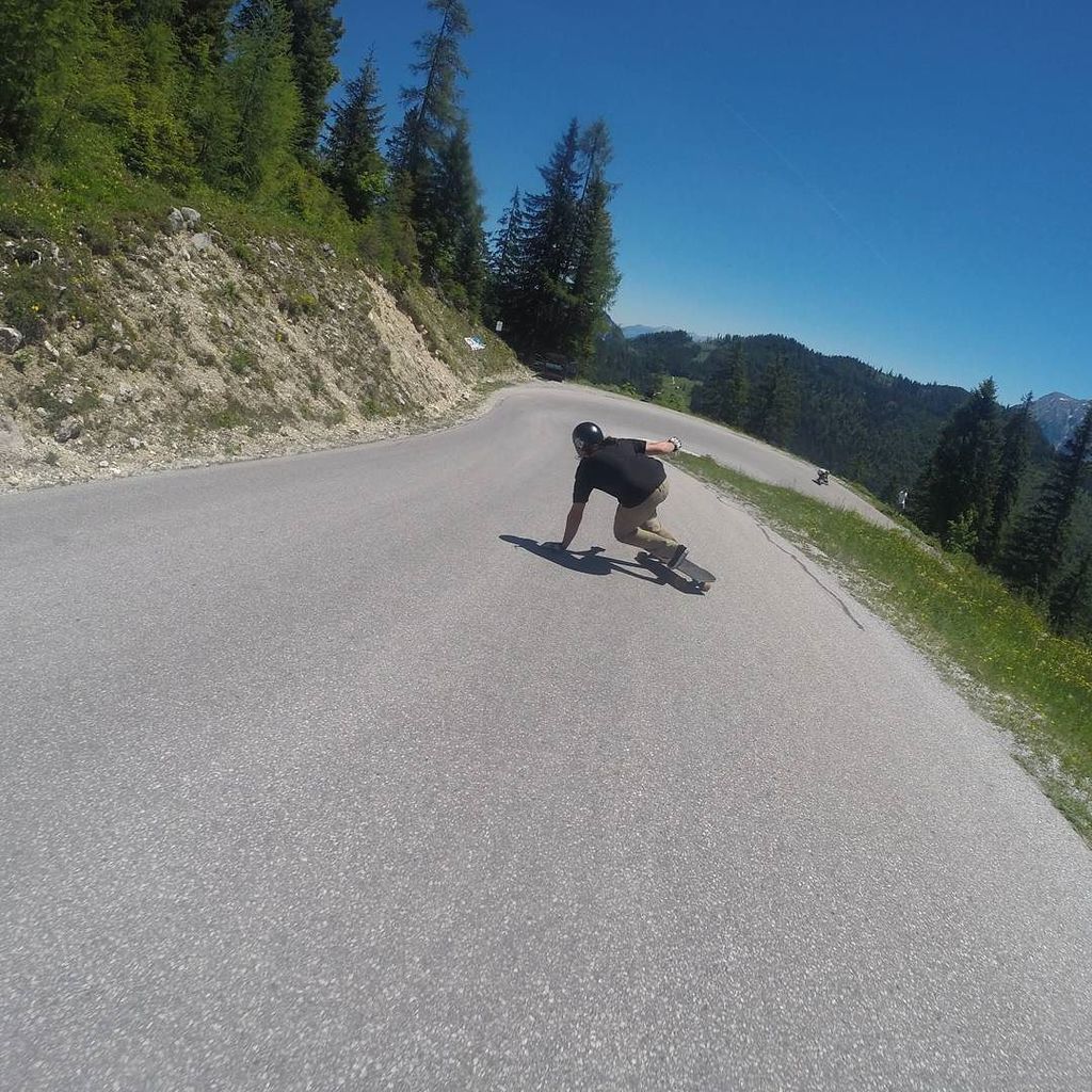 JustinReadings's tweet photo. #regram from @switchbacklongboards ripping at #alpenrauschen2017 sick track, sick crew, sick organisation! @bigmou… https://t.co/P4fa58Zfg0 https://t.co/nCr3qq1D0C