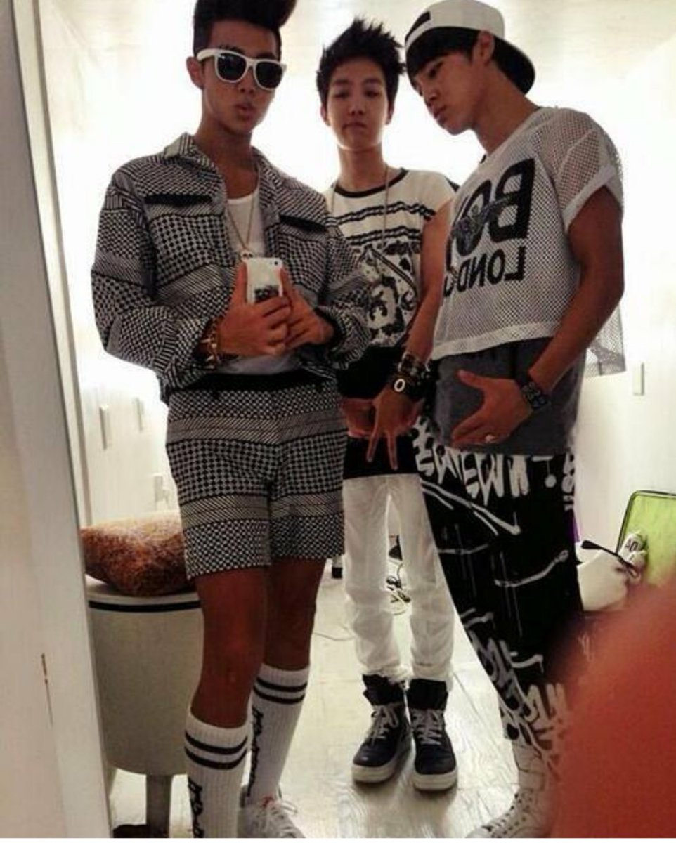 jiminxsugax's tweet photo. Everything about this picture ..but hoseoks forehead , I needed this
#FOURYEARSWITHBTS https://t.co/PNnVlNyGbU