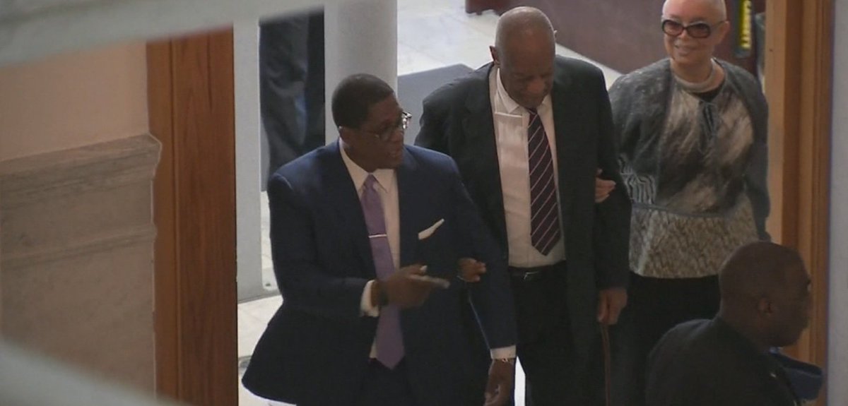 #BREAKING Jury gets case in #Cosby sex assault trial bit.ly/2rbWKE1 https://t.co/5R8UW34WLs