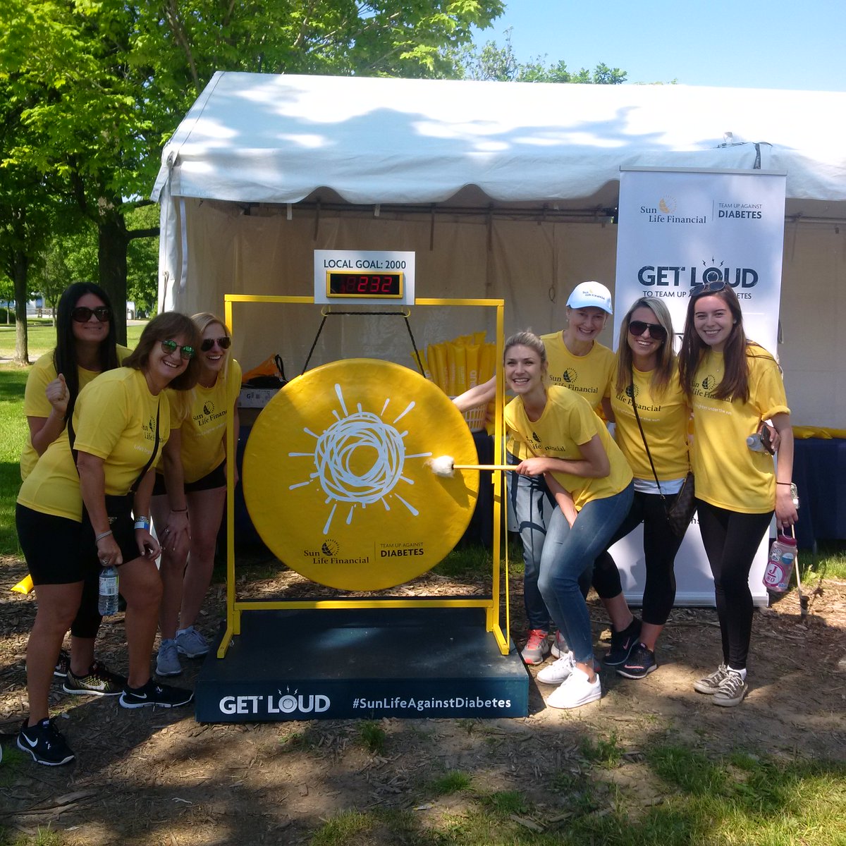 BrendaSpiering's tweet photo. Great @JDRF_Canada #Teluswalk to Cure Diabetes Sun. with each bang on the @SunLifeCA gong helping build donations #SunLifeAgainstDiabetes https://t.co/vCU0i3QTu5