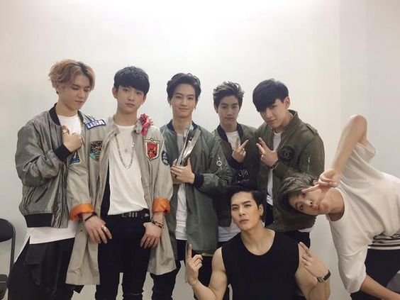 arophas1998's tweet photo. #VMAs @vmas @MTV #GOT7forVMAs #GOT7β£οΈβ£οΈβ£οΈ@GOT7Official
#GOT7ThailandTour2017 @got7co @GOT7_Japan π€πππ
#Bias7 #Visual7 #Cute7 #IGOT7 #Ahgase https://t.co/uj5TnfPNIt