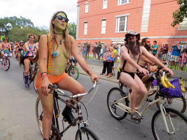 KnowSmallParts's tweet photo. #LAtoNOLA post on the World #NakedBikeRide https://t.co/ddpQxuW4wc @WNBRLondon  @PdxWnbr @BtnNakedBike @WNBR_Mexico @phillynbr #bikes https://t.co/Cqff7bk430