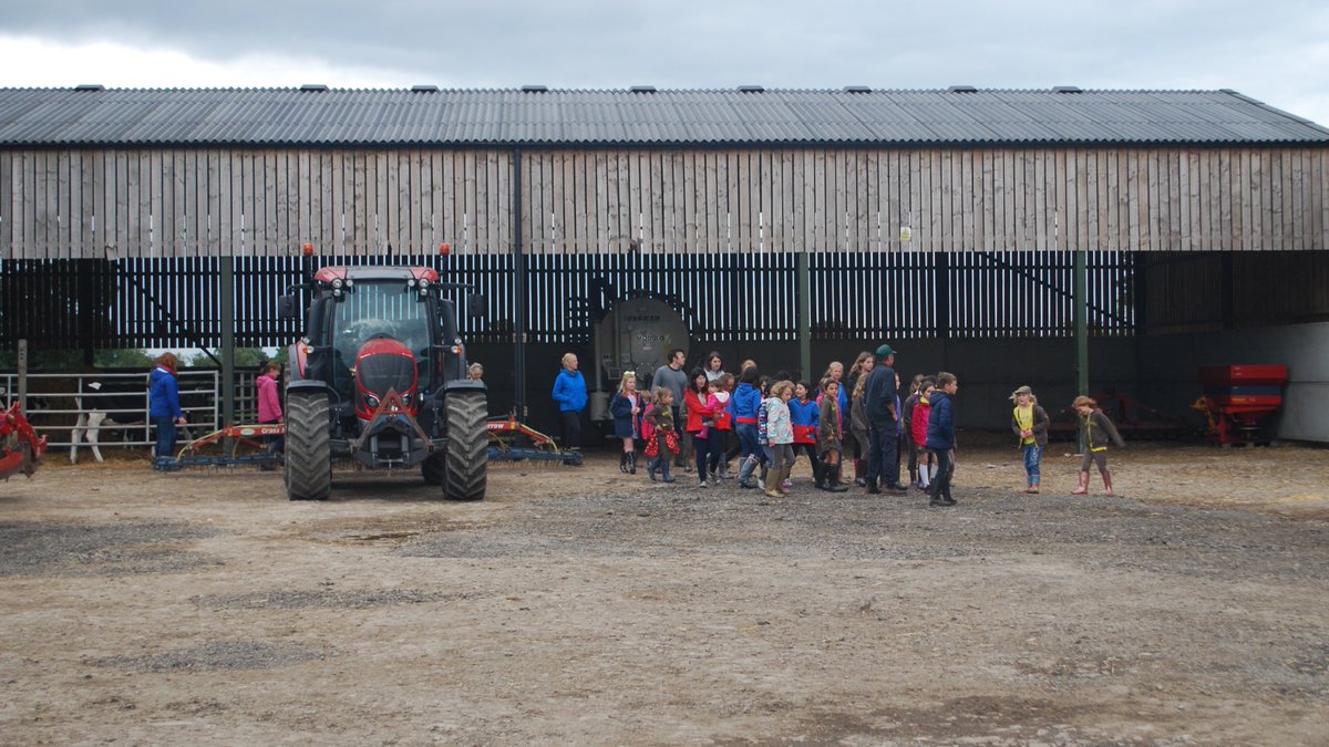 thankyou to <a href="/curlewfields/">Curlew Fields Farm</a> a fantastic visit for <a href="/35thYorkGuides/">35th York Guides</a> &amp; 1st Rawcliffe Brownies #openfarmsunday #arlaofs2017 3/3