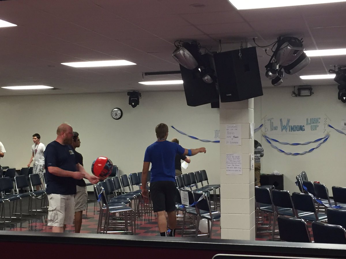 ndboysstate's tweet photo. Both parties are busy setting up for the #NDBS17 rally. Which party will impress the delegates more? #75thNDBS https://t.co/dyB0Grh7Cg