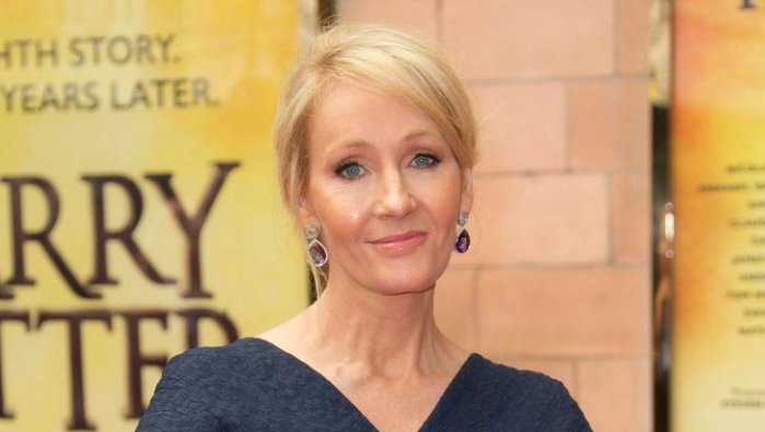 goodreads's tweet image. J.K. Rowling lands just behind Beyoncé on Forbes' list of highest-paid celebrities lat.ms/2slUi28