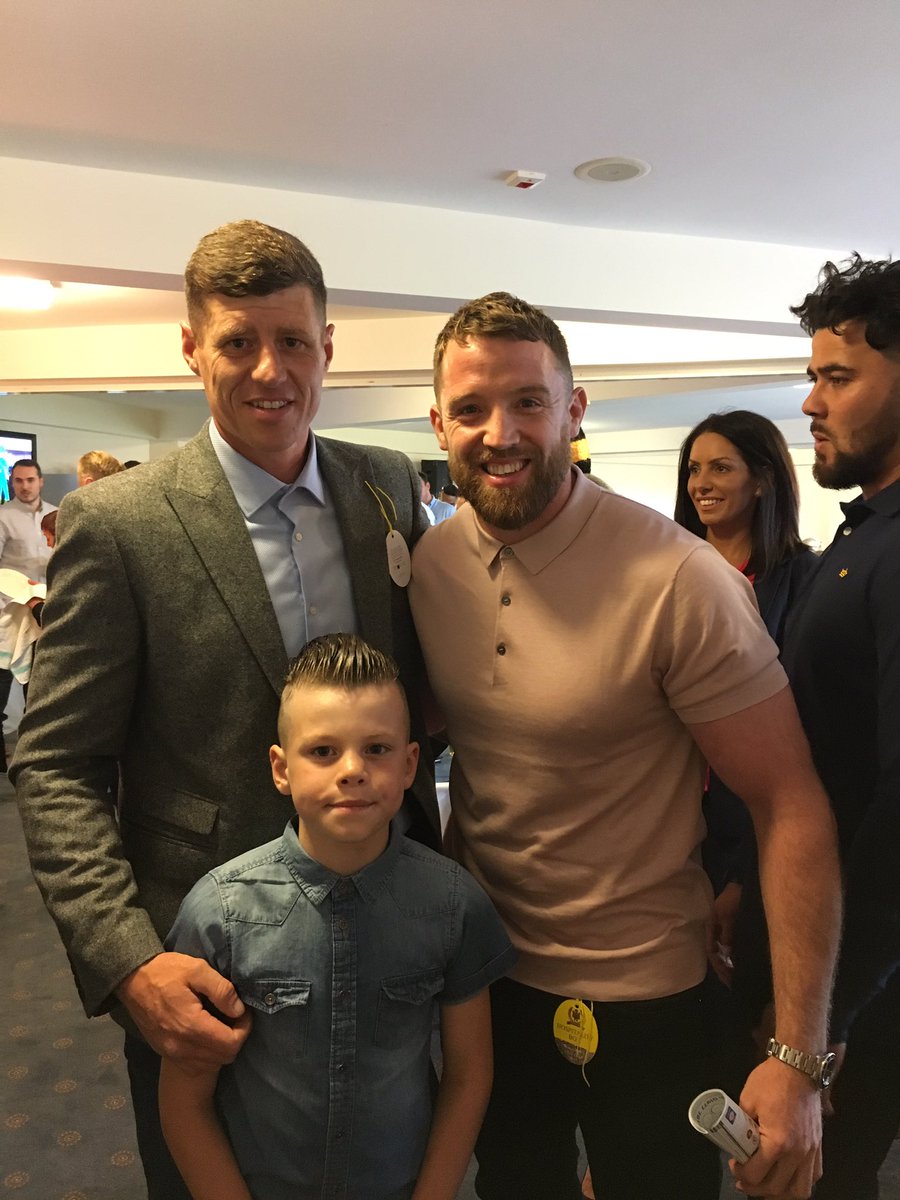 Thanks for pic lads <a href="/WTrinityRL/">Wakefield Trinity</a> awesome with the fans as usual