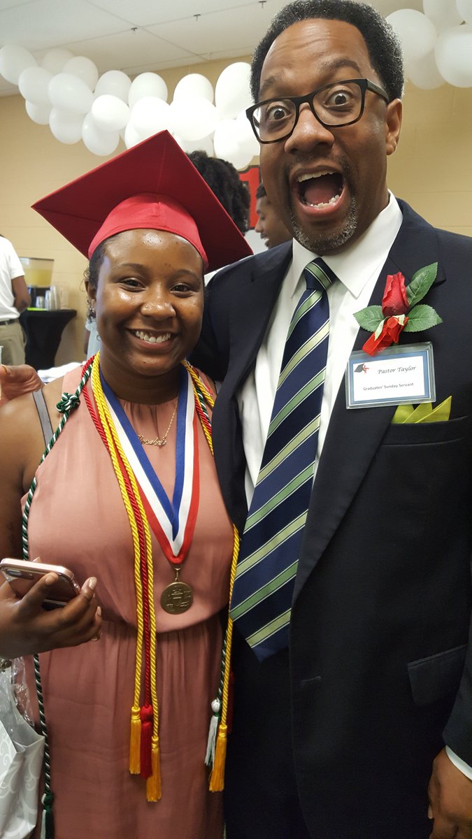 jasdestiny's tweet photo. Congratulations Marshai!! #GradSunday #Dayton #PhillipsTempleCMEGradSunday #Classof2017 #WayneHS #MVCTC https://t.co/NtHoungR41