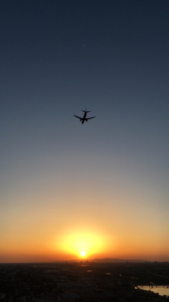 ConnorHutteball's tweet photo. Nothing beats a Phoenix sunset. https://t.co/TF2pNq8ad9